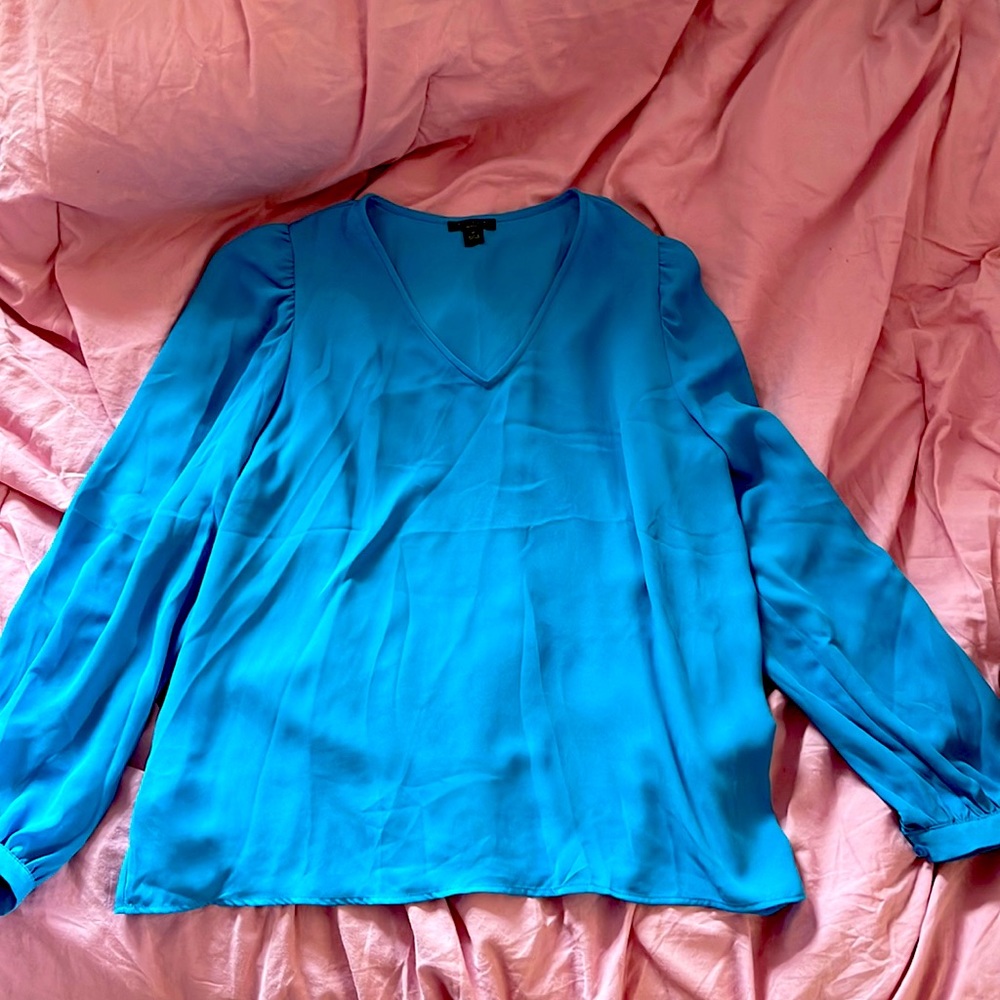 Ann Taylor size SP flowey blue blouse in like new condition